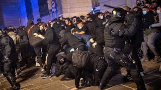 Violência na Catalunha por causa de restrições contra a Covid19 [upl. by Adolfo266]