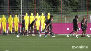 FC Bayern Abschlusstraining vor Valencia  18092012 [upl. by Nairadal878]