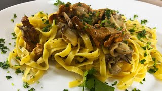 Tagliatelle ai funghi  primo veloce  con finferli e cardoncelli [upl. by Etam]