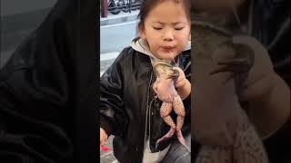 Frog icecream 🍦 🍨cute girl funny kids amazing funnyshorts icecream funnyvideo trending [upl. by Polk472]