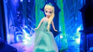 Frozen ELSA Castle Magical Lights Palace REVIEW Mattel [upl. by Polloch]