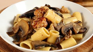 Pochi ingredienti per una pasta deliziosa Pasta con funghi e salsiccia [upl. by Ytoc]