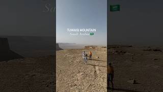 Hiking in Jabal Tuwaiq جَبَل طُوَيْق Tuwaiq Mountain saudiarabia 🇸🇦 travel shortvideo [upl. by Yalc]