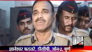 Army Jawans In Pune Beat Up Policemen Ransack Police Station Over Traffic Challan [upl. by Afatsom636]