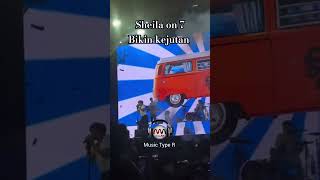 Sheila on 7 bikin kejutan saat live sheilaon7 [upl. by Kahlil]