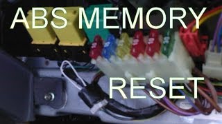 How to Reset the ABS Light How to Clear the Fault Code Memory after Replacing a Faulty ABS Sensor [upl. by Camille263]