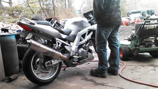 2003 SV1000s start up rev yoshimura 21 exhaust [upl. by Raynell]