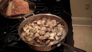 Vongole  Spaghetti alle vongole  Spaghetti with clams  La Ricetta [upl. by Hermine]