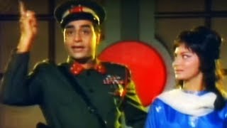 Rajendra Kumar amp Mehmood help Waheeda Rehman  Shatranj  Action Scene [upl. by Jeb]