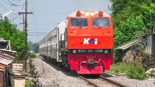 LOKOMOTIF RNB GAK BOLEH MASUK STASIUN BLITAR  MOMEN TAK TERDUGA DI PERLINTASAN KERETA BLITAR [upl. by Mccartan]