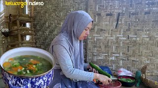 masak untuk pak tukangsampai nambah terus sayur bening gambassambel kecap bakwan udang [upl. by Ane]