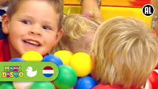 DEZE VUIST OP DEZE VUIST  Kinderliedjes  Kinderdagverblijf  Minidisco [upl. by Enail509]