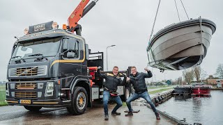 Luxe sloepen met V8 vervoeren achterop de Volvo FM9 van Piet Swart 🤩 [upl. by Varien]