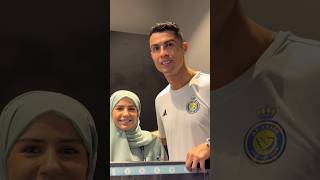 Cristiano Ronaldo received a gift from Fan ❤  هدیه یک هوادار به کریستیانو رونالدو [upl. by Aicilev]