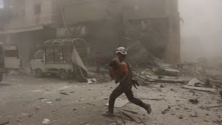 Syrie au moins 30 morts dans des raids à Alep [upl. by Januisz312]