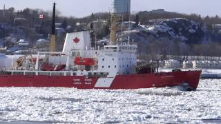 Brise glace icebreaker DesGroseillers 2 mars 2014 [upl. by Sullecram404]