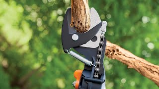 Fiskars Pole Saw amp Pruner Smooth Precise Tree Cutting [upl. by Ynohtnakram]