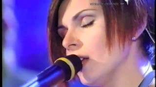 Silvia Mezzanotte Matia Bazar quotQuesta nostra grande storia damorequot  Sanremo 2001 [upl. by Aznola]