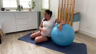 Exercices pour femme enceinte avec le Swiss ball ballon de grossesse [upl. by Peih347]