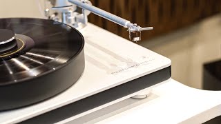 Spotlight  Clearaudio Performance DC Turntable [upl. by Wehttan]