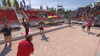 Olivier Bourg s’incruste à la Marseillaise amp joue aux MINI Boules avec Quintais en live sur France 3 [upl. by Mavilia970]