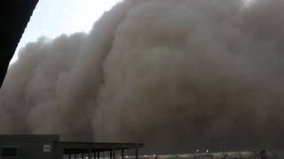 powerful sand storm kuwait 2011 [upl. by Griggs]