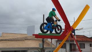 Catavento de bicicletaBicycle wind vane [upl. by Knighton]