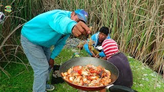 Pescando Camarones con Atarraya en Río  Pesca y Cocina al Aire Libre [upl. by Legnalos]