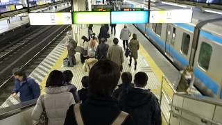 2013 Hamamatsucho Transfer from Haneda Tokyo Monorail to Yamanote Line 130228 [upl. by Anawit]