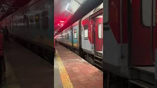 12860 Gitanjali Express गीतांजलि एक्सप्रेस departing from jharsuguda railway station [upl. by Oirom404]