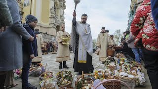 Los cristianos ortodoxos celebran la Pascua una semana después que los católicos [upl. by Tory]