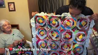 Kenna Soqui presenta las colchas de cuadros patchwork en forma de estrella que hace su mama [upl. by Annazor]