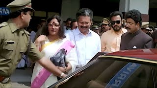 കേറുമ്പോ മുട്ടൂലോ ഒന്ന് ഒതുങ്ങി നിക്കടോ Commissioner Movie Scene  Suresh Gopi [upl. by Ruthie]