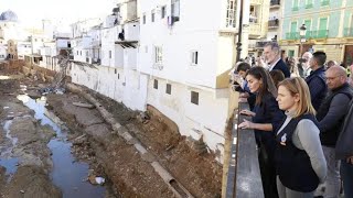 Inondations en Espagne Un mort dans l’effondrement du toit d’une école touchée par les intempéries [upl. by Ttreve]