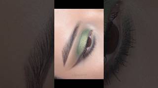 Maquillaje de ojos en tono verde 💚 shortsviral viralvideos videos makeup [upl. by Valente]