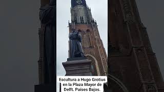 ESCULTURA A HUGO GROTIUS EN LA PLAZA MAYOR DE DELFT Países Bajos [upl. by Lewse]