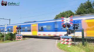 Spoorwegovergang Heukelom 😍4K😍  Dutch railroad crossing [upl. by Jaquith]