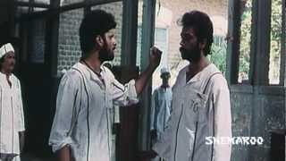 Satya Telugu Movie Scenes  Manoj Bajpai trying to scare JD Chakravarthy  Urmila Matondkar [upl. by Debbee218]