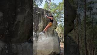 Le Mur Badaboum 4C  Fontainebleau FR climbing bouldering femaleclimbers [upl. by Snevets]