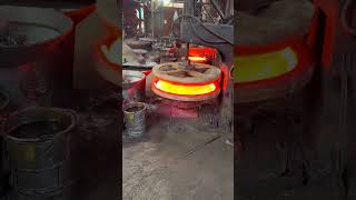 Manufacturing process of a cast iron pan [upl. by Aliehc]