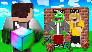 UDAJE NOOBA w BUDOWANIU BAZY a POTEM UŻYWAM NIELEGALNYCH BLOKÓW w Minecraft 😱 [upl. by Laup]