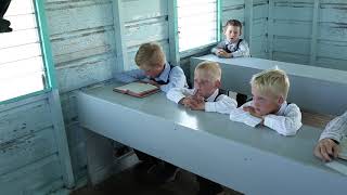 Zu Besuch in der Mennonitenschule in Little Belize [upl. by Sukcirdor377]