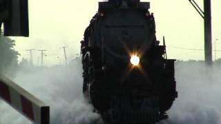 UP 3985 Challenger 4664  slow motion leaving West Chicago IL 20020618 [upl. by Nylg]