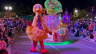 Sesame Street Christmas Parade at SeaWorld Orlando Christmas Celebration 2021  MultiAngle [upl. by Retsim828]