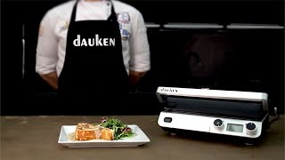 Готовим мясной рулет в виде стейка Веллингтон  Мясорубка Dauken FW2640  Гриль Dauken XG2500 [upl. by Nospmoht]