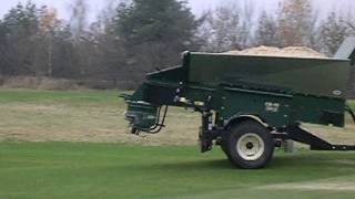 Topdresser Turfco CR 10 Heavy Dressing pískování greenu [upl. by Batish]