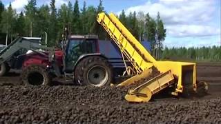 Meripeat sod peat loader KHT20 in peat sod peat loading [upl. by Analak74]