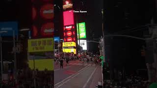 Ciudad de Nueva York  Times Square  Vida nocturna 🍎 newyorkcity timessquare vibes travel [upl. by Verda]