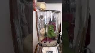 SMOOTHIE DE PROTEINA Y FRUTOS ROJOS  Ana Emilia [upl. by Ahseid]