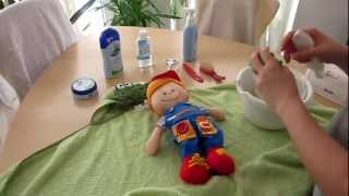 Babypflege Teil 4  das Waschen von Babys [upl. by Parish]